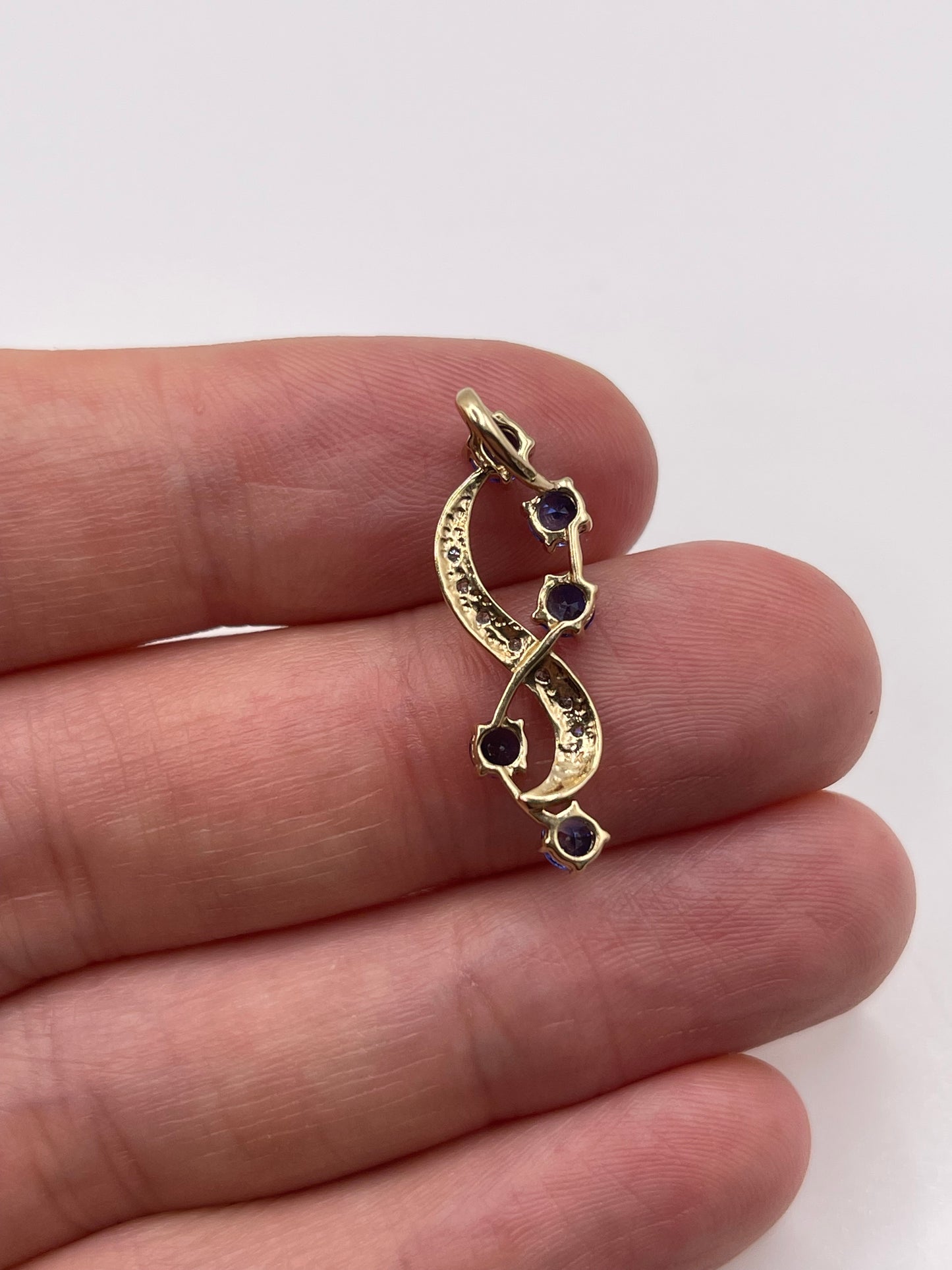 9ct gold kyanite and diamond pendant