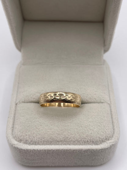 9ct gold patterned band