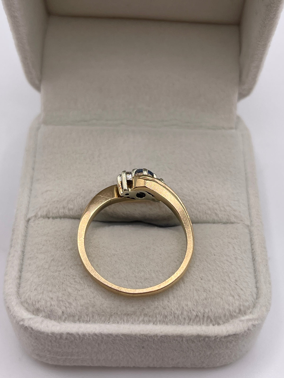 9ct gold sapphire and diamond ring
