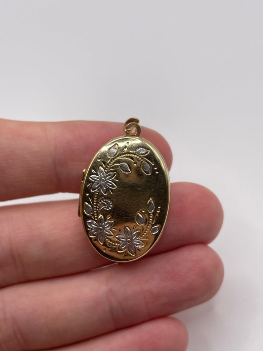 9ct gold locket