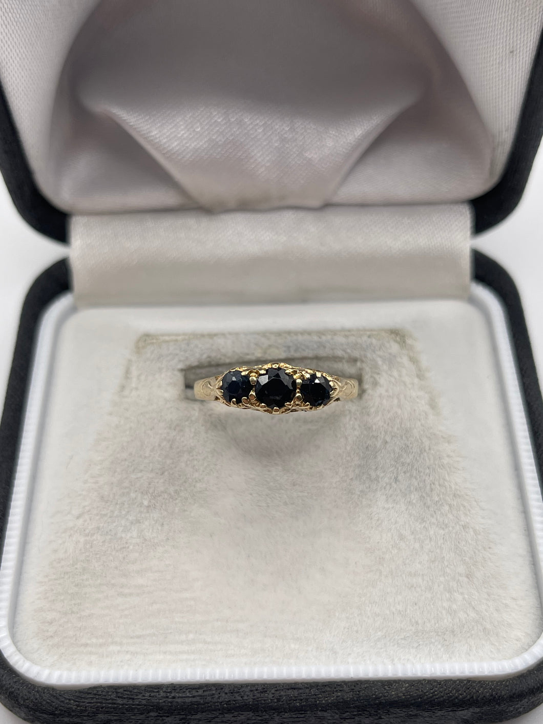 9ct gold sapphire ring
