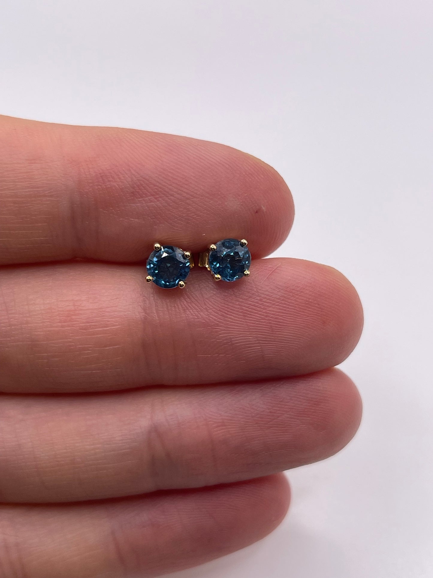 9ct gold sapphire earrings