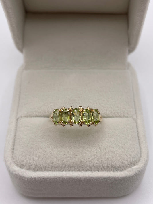 9ct gold peridot ring