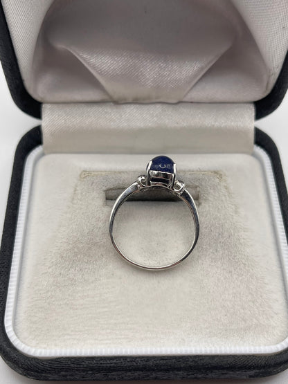 9ct white gold cabochon sapphire ring