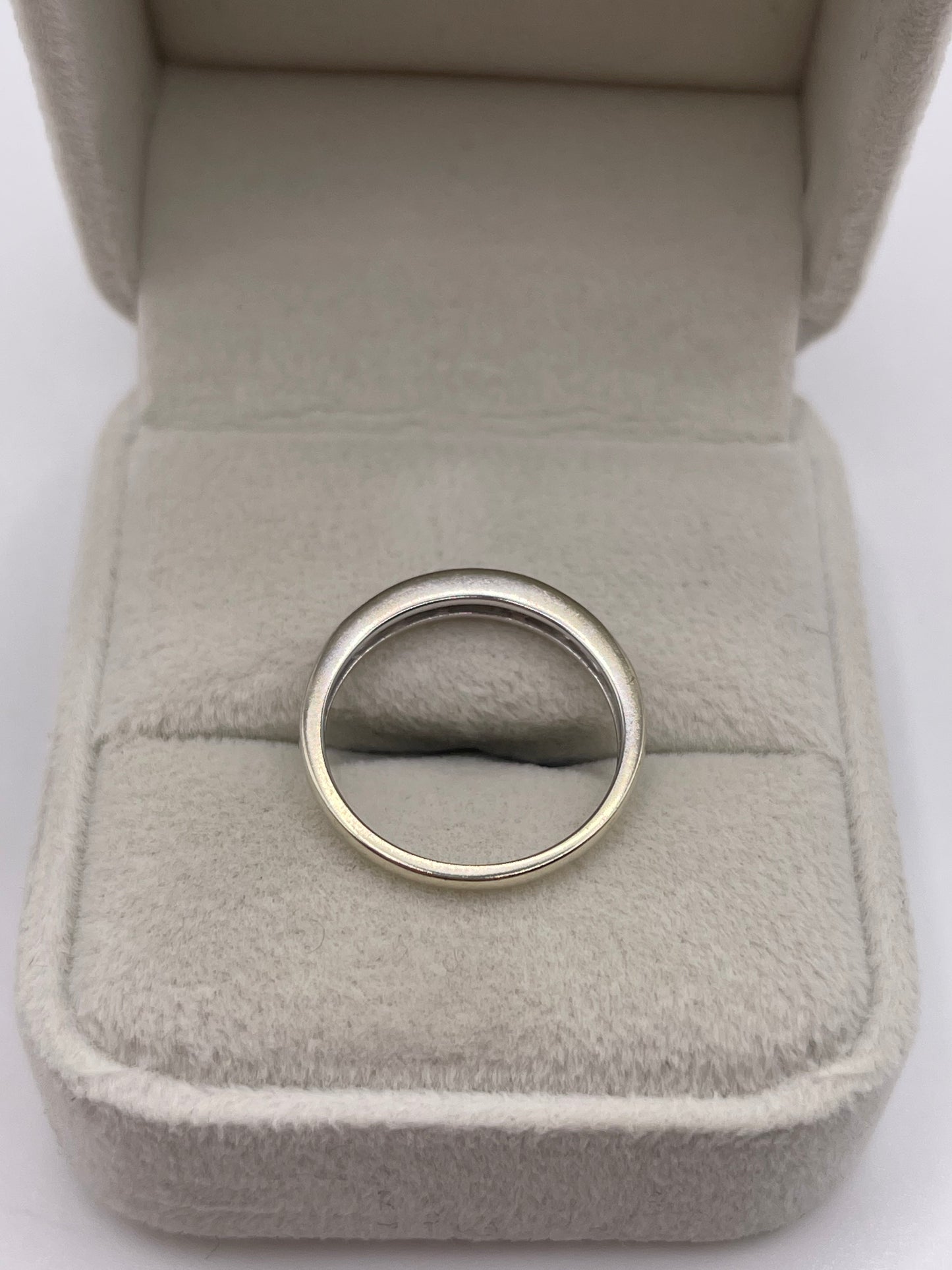 9ct white gold diamond ring