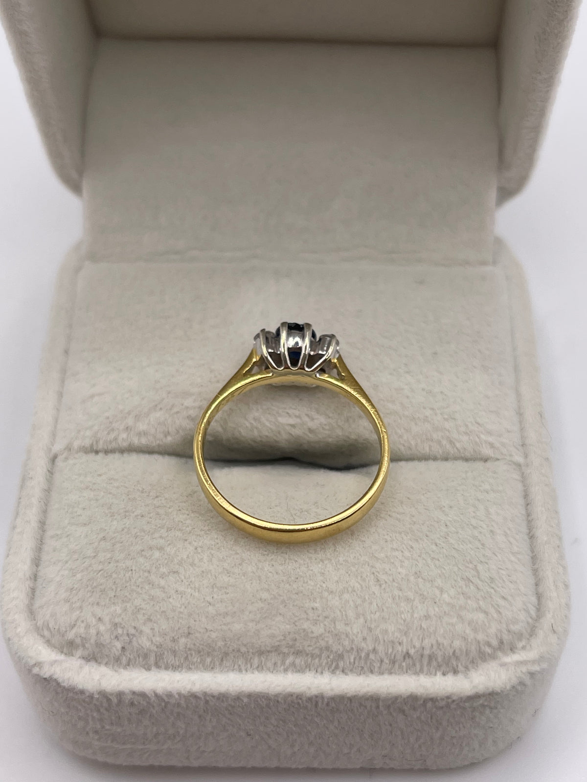 18ct gold sapphire and diamond ring