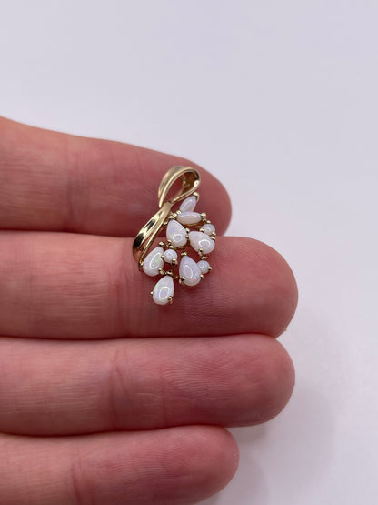 9ct gold opal pendant