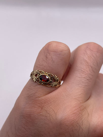 9ct gold garnet ring