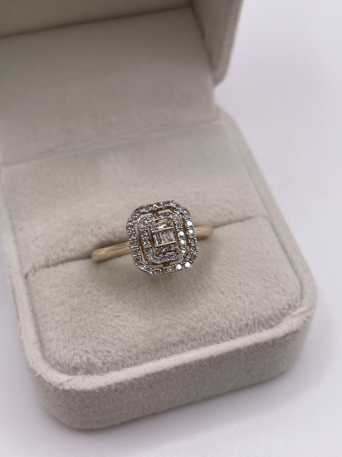 9ct gold diamond cluster ring