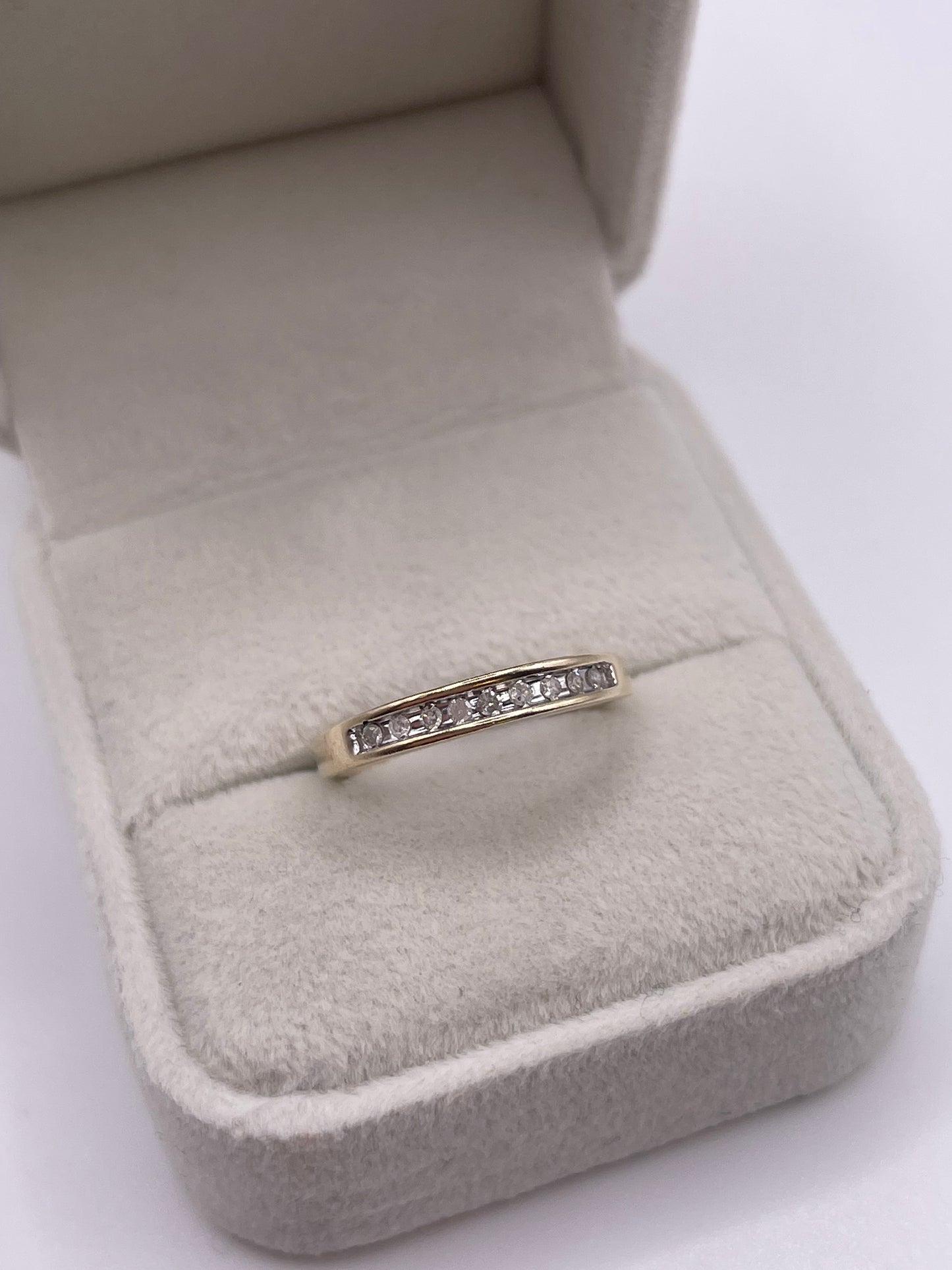 9ct gold diamond ring