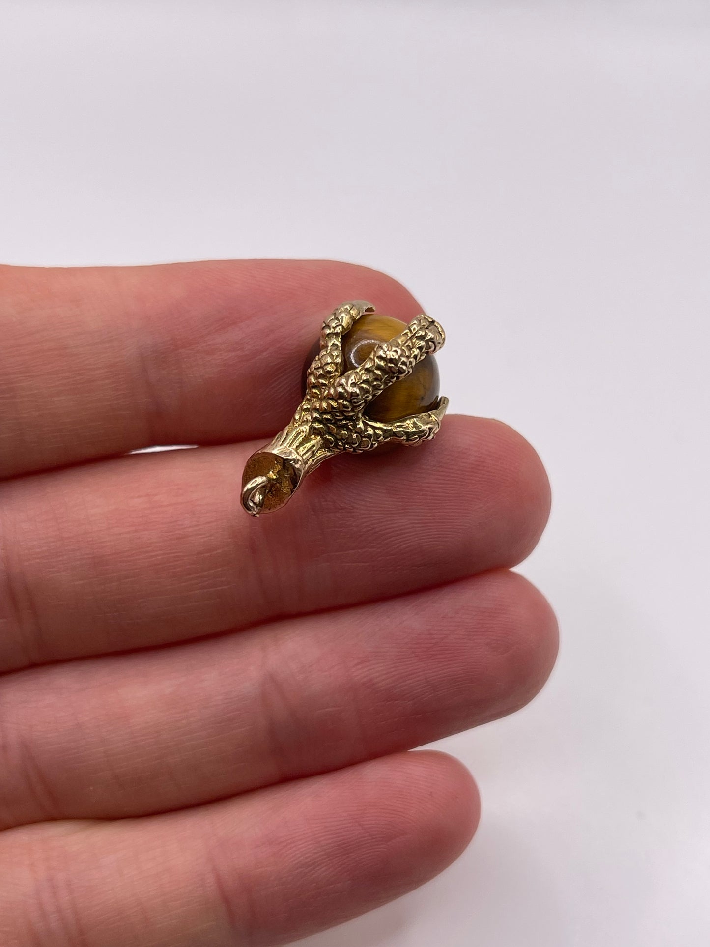 9ct gold tigers eye claw charm