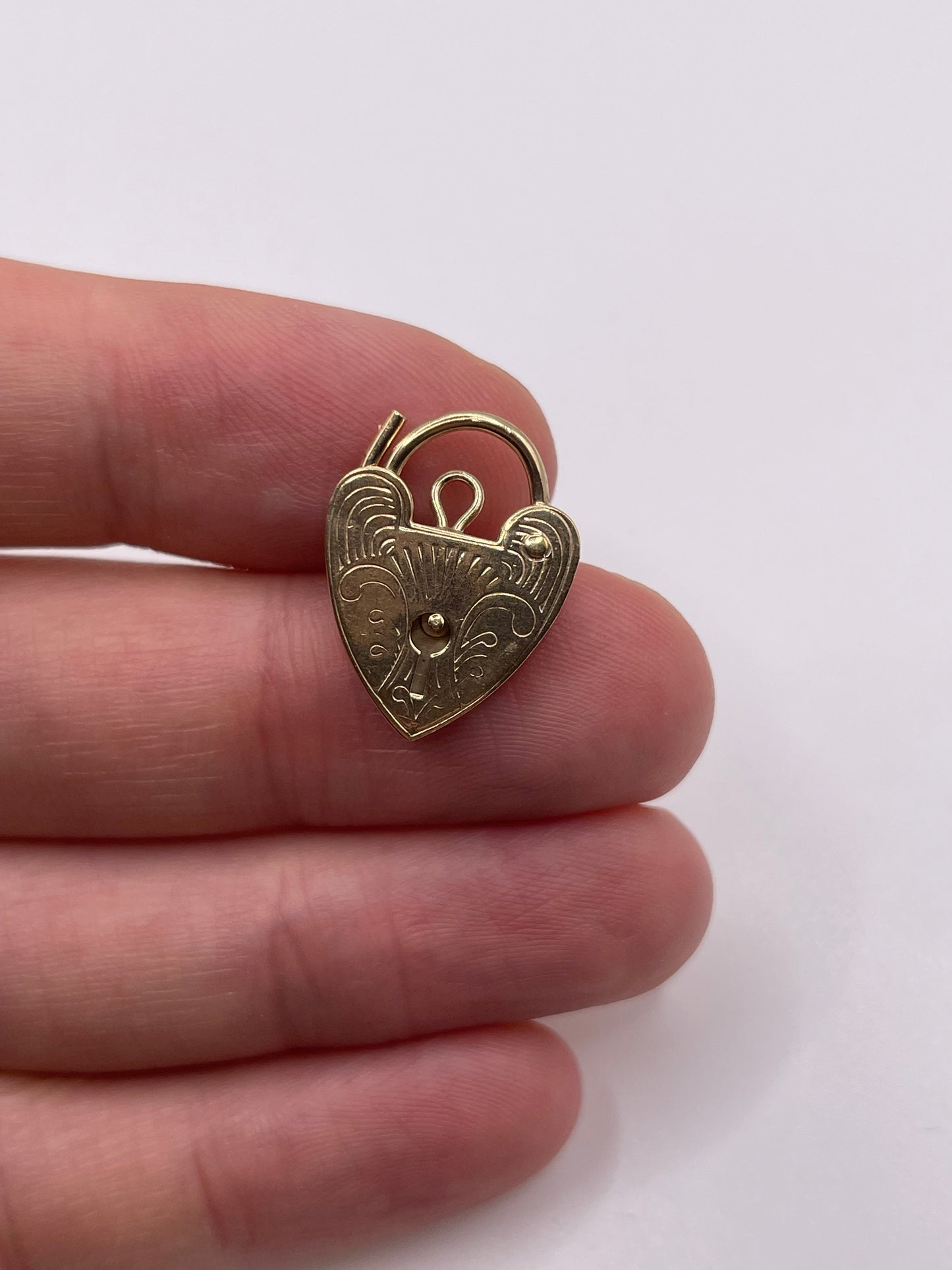 9ct gold engraved padlock 2