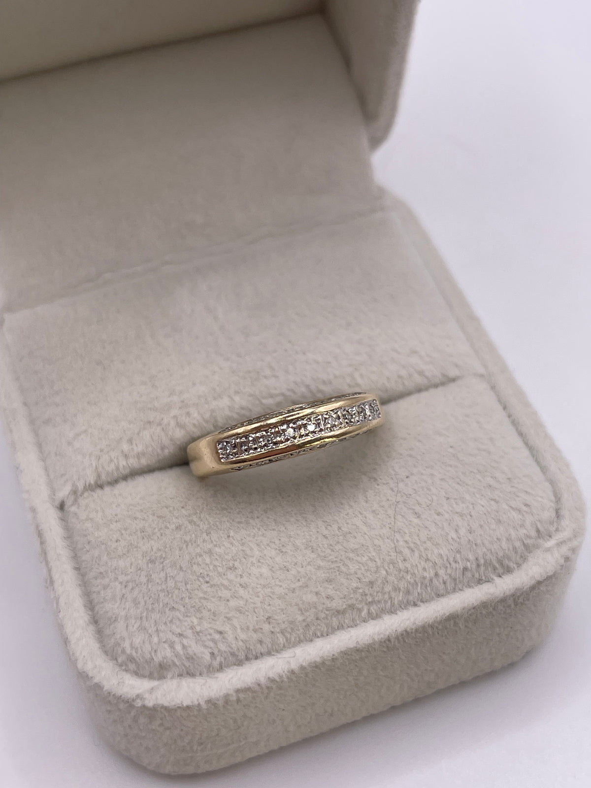 9ct gold diamond ring