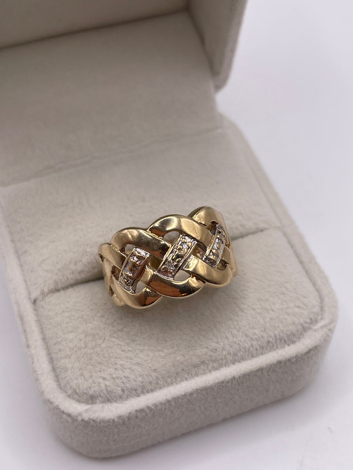 9ct gold diamond Celtic ring