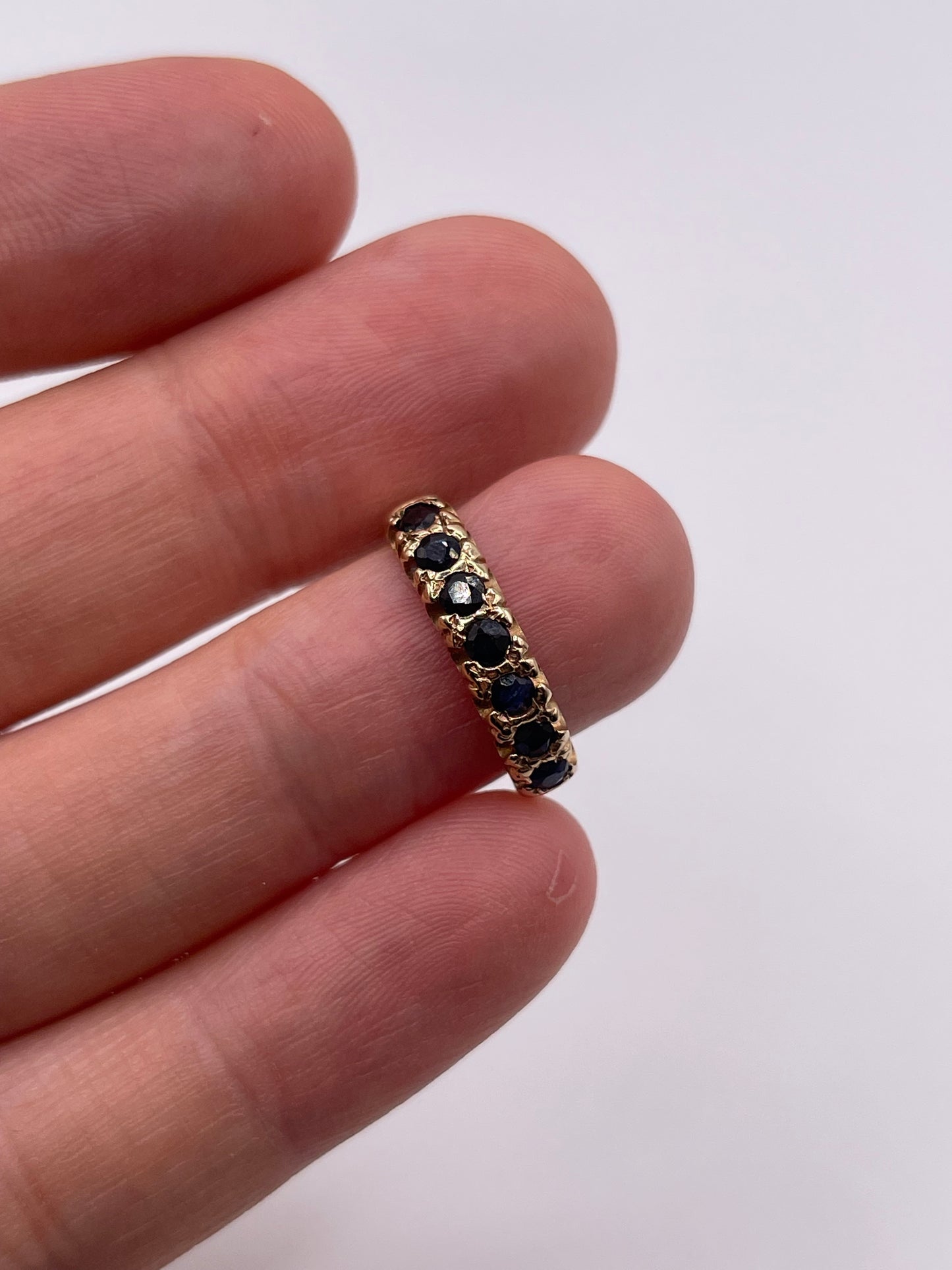 9ct gold sapphire ring