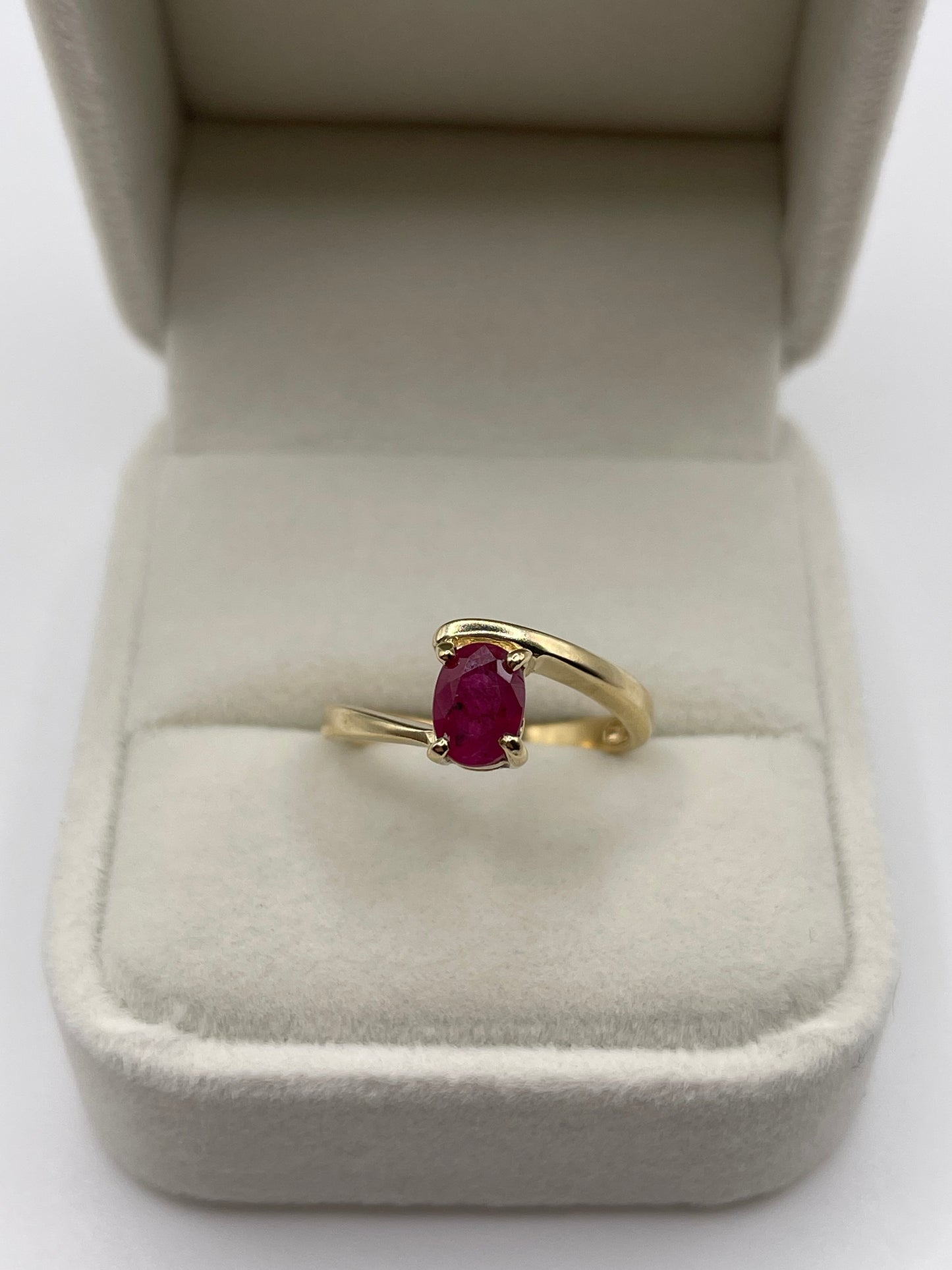 9ct gold ruby ring