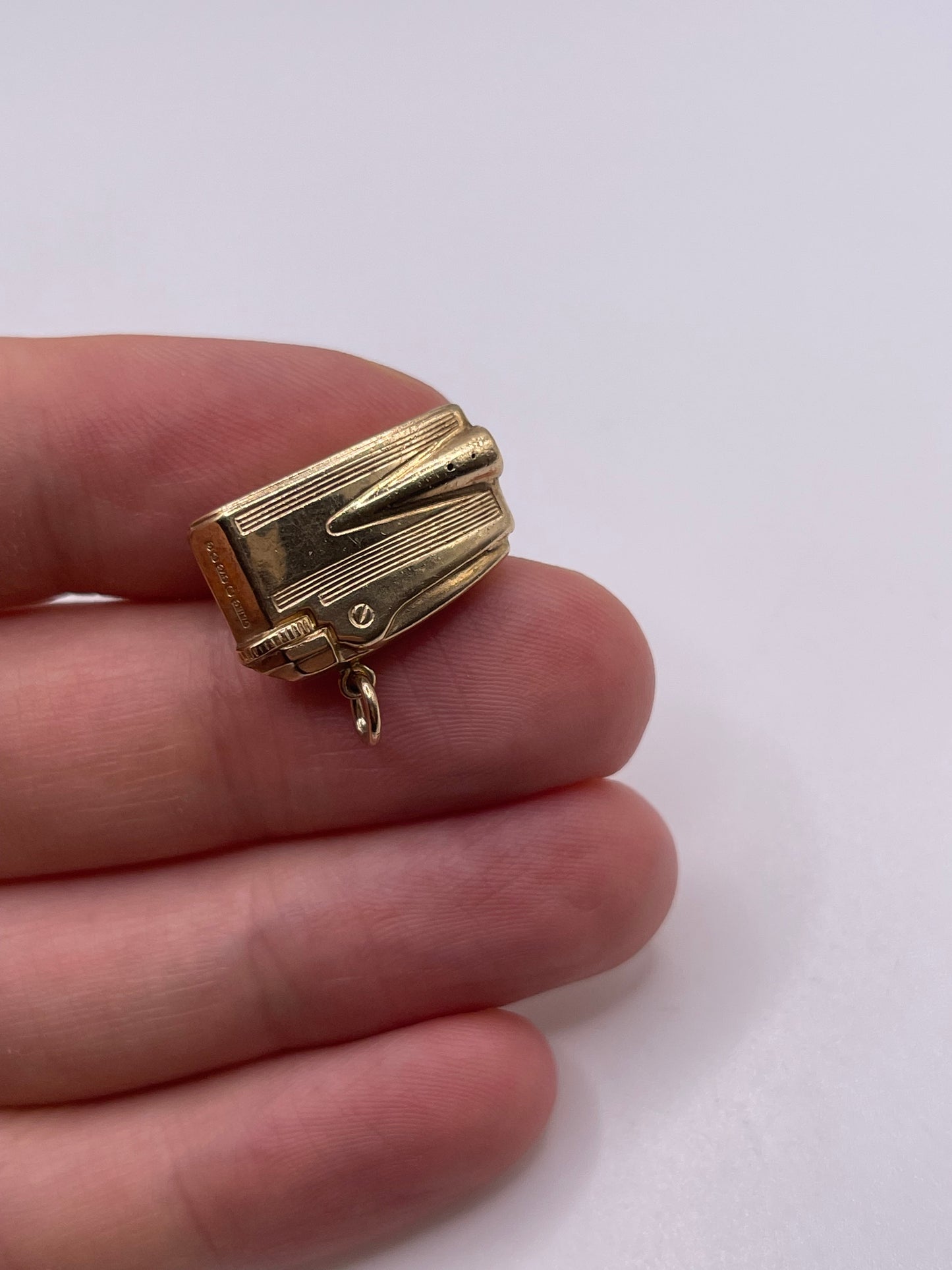 9ct gold table lighter charm