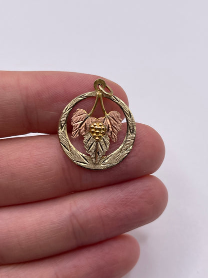 9ct gold leaf pendant