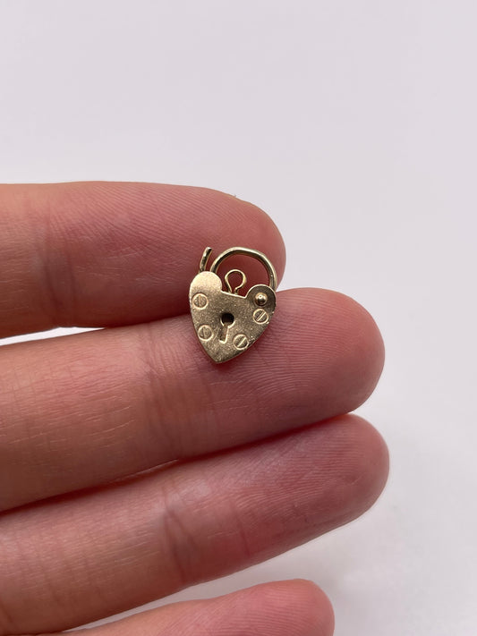 9ct gold padlock 23