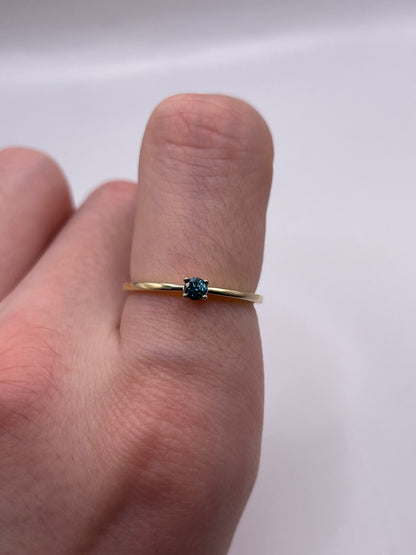 9ct gold blue diamond ring