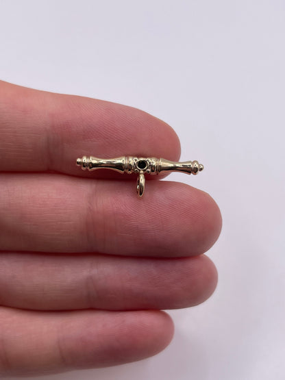 9ct gold sapphire t bar pendant