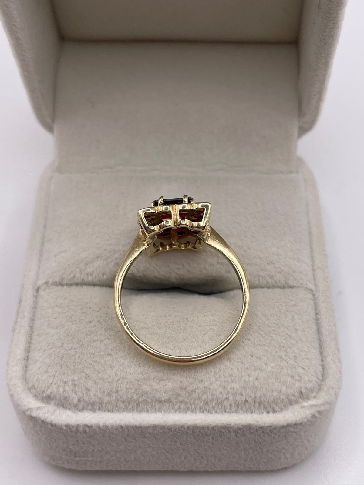 9ct gold garnet cluster ring