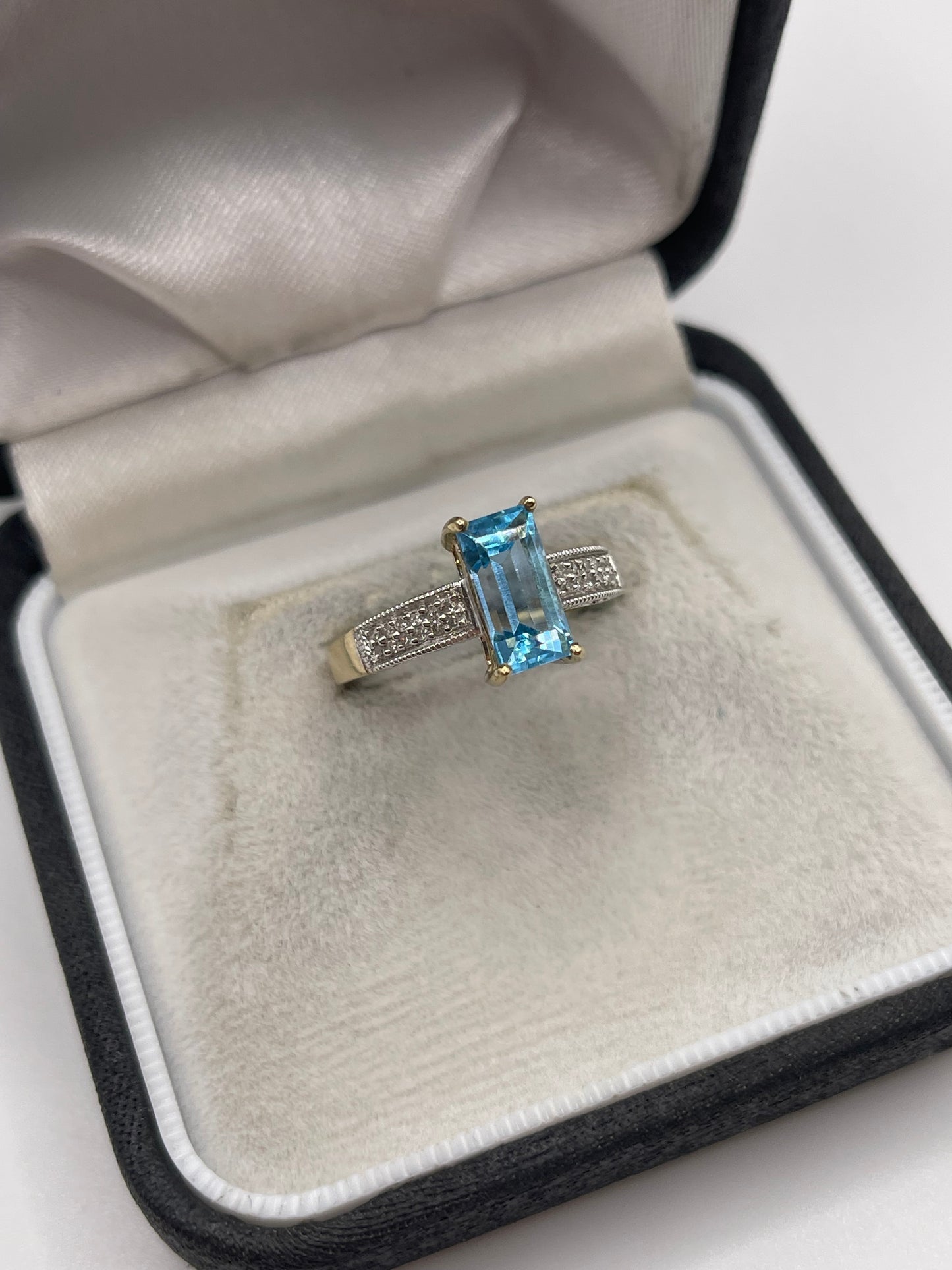 9ct gold topaz and diamond ring