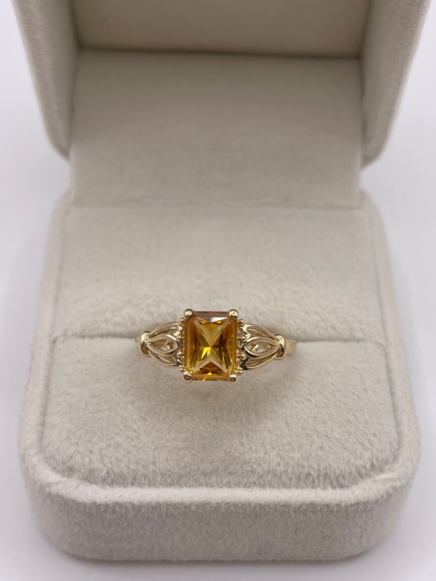 9ct gold citrine ring
