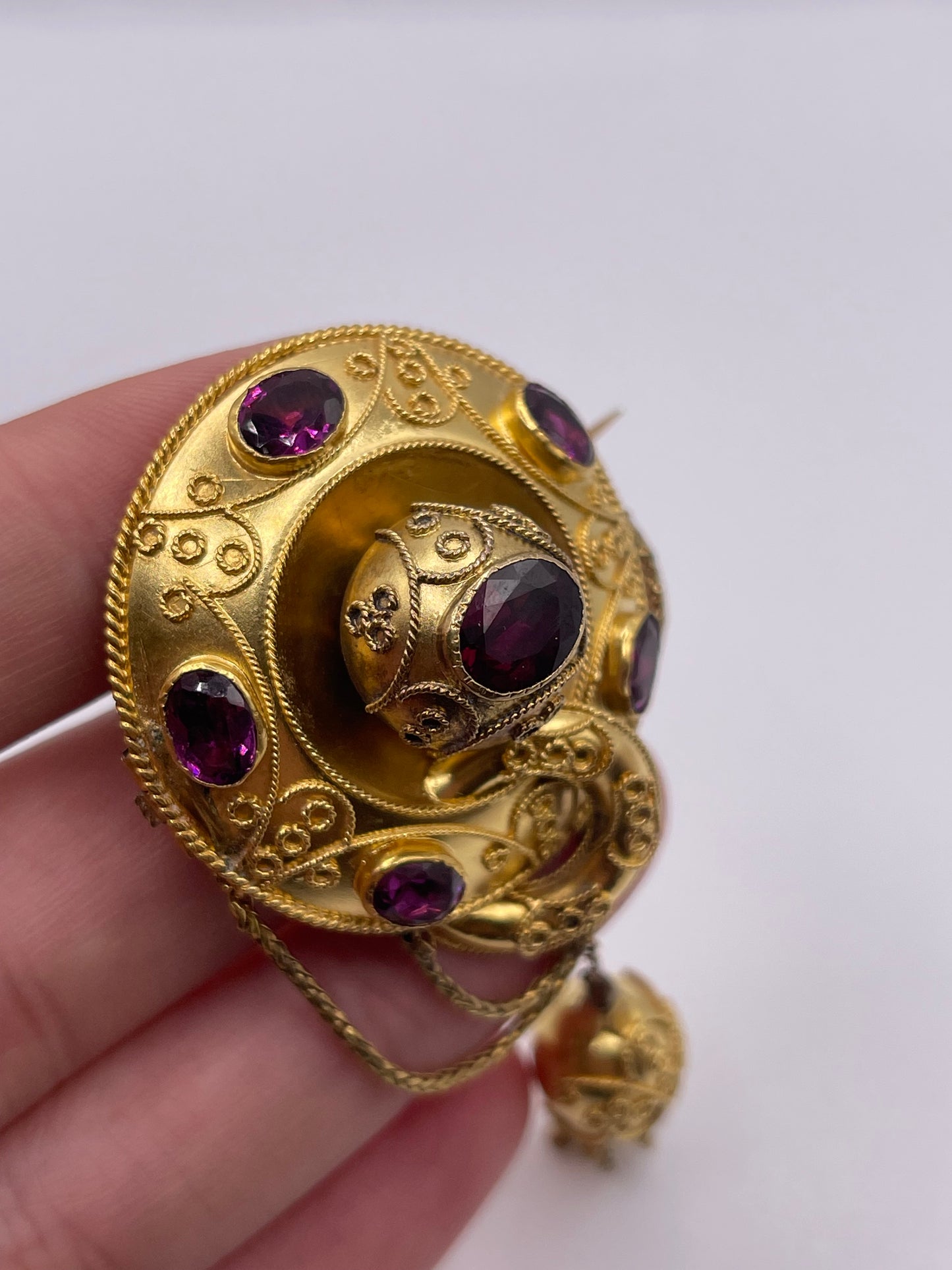 Antique 15ct gold garnet brooch