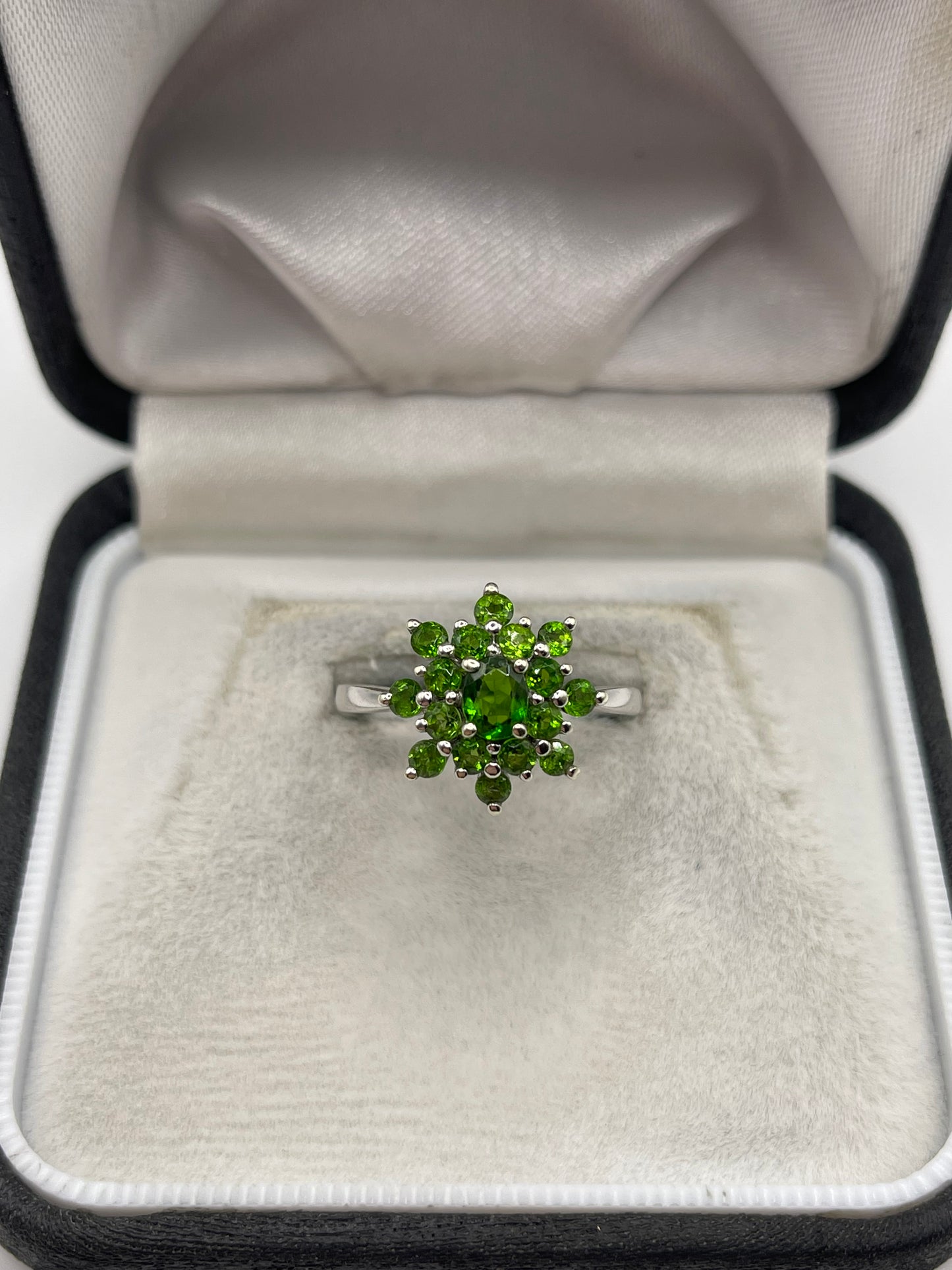 9ct white gold diopside cluster ring