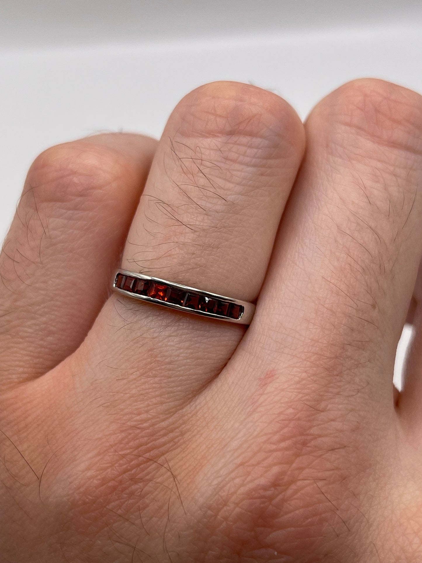 9ct white gold garnet ring