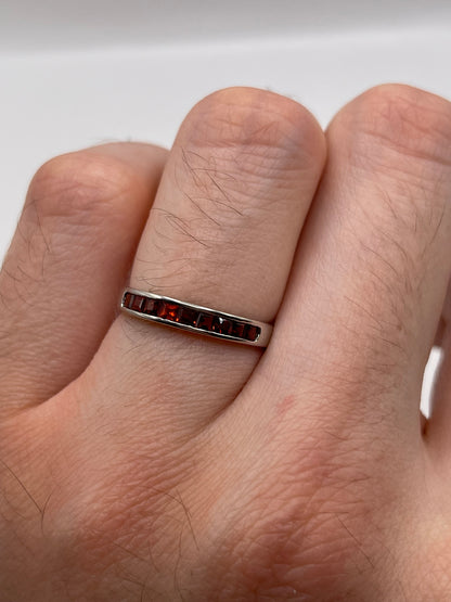 9ct white gold garnet ring