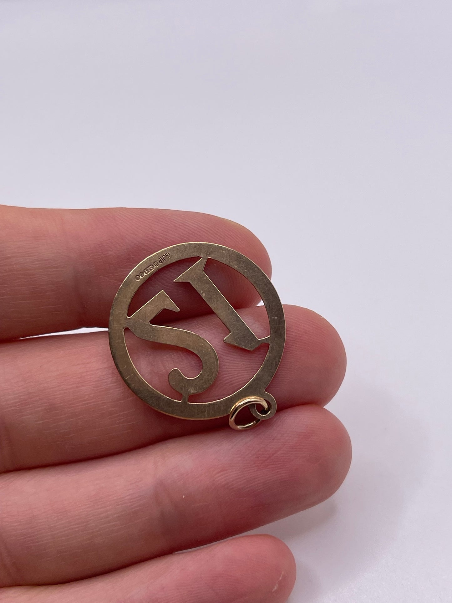 9ct gold 21 pendant