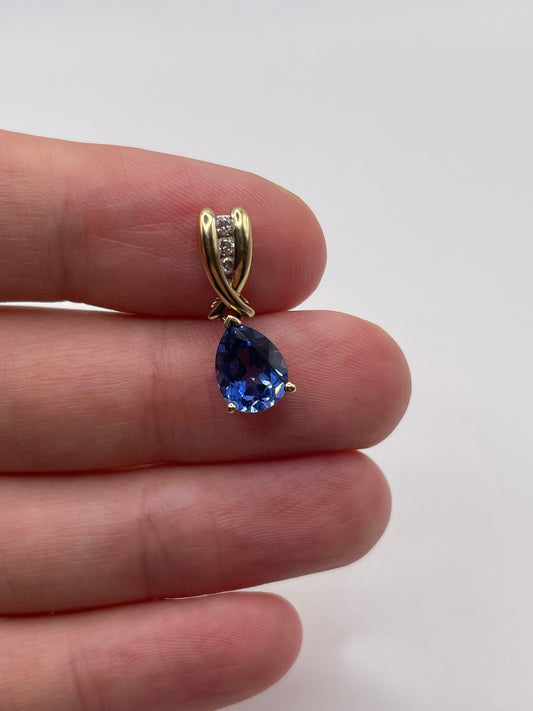 9ct gold topaz and diamond pendant