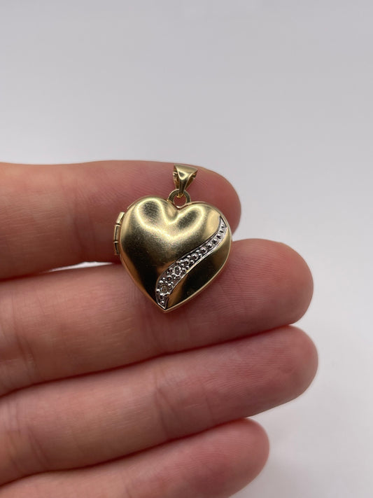 9ct gold diamond locket pendant