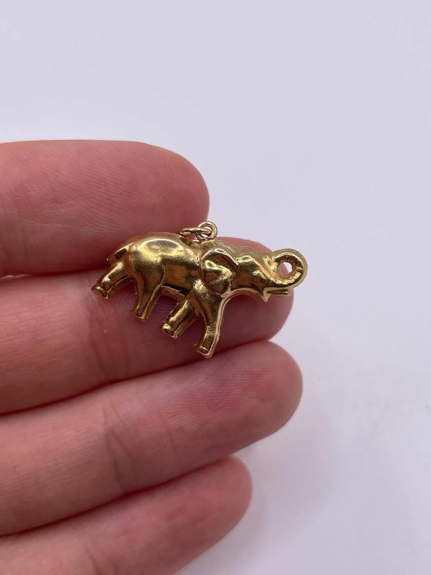 9ct gold elephant charm