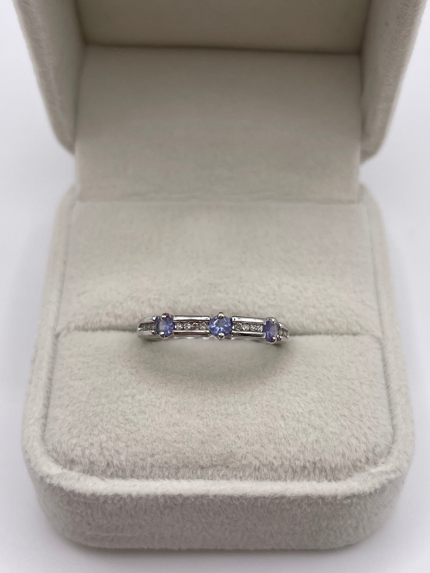 9ct white gold tanzanite and diamond ring