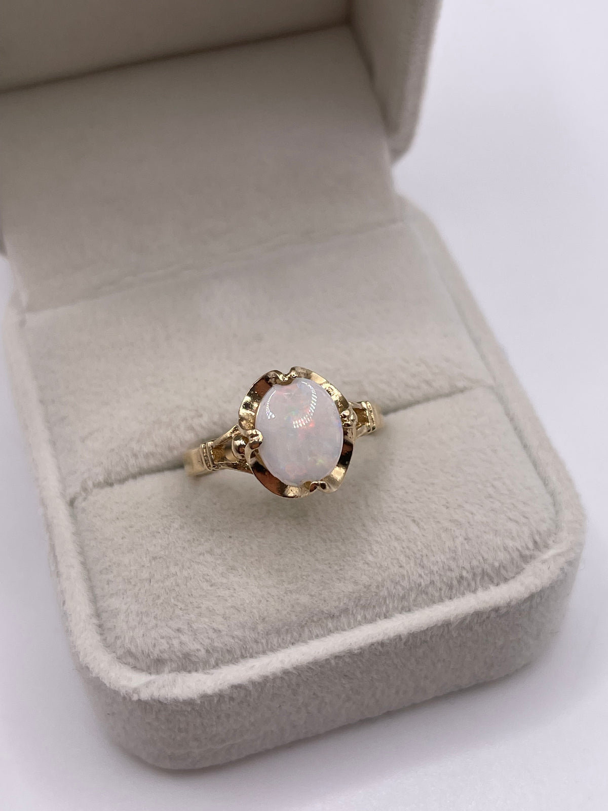 9ct gold opal ring