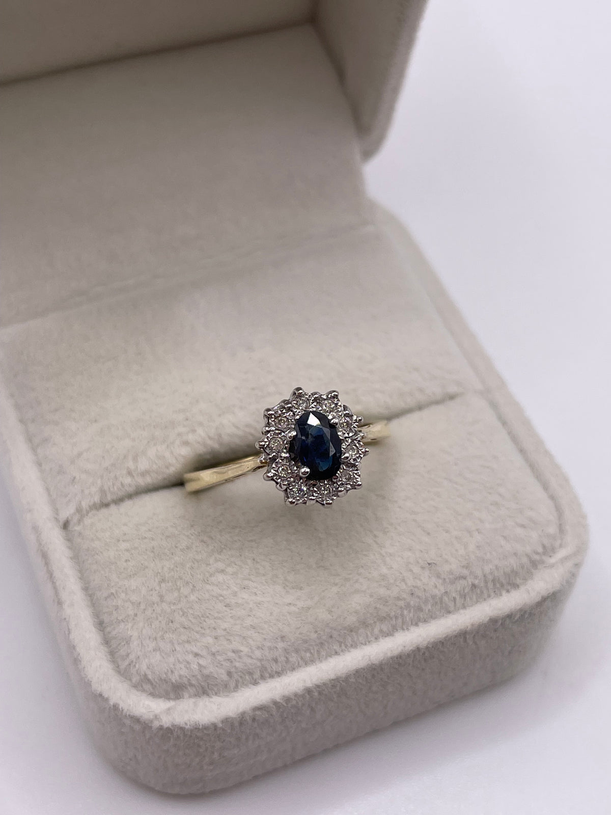 9ct gold sapphire and diamond ring