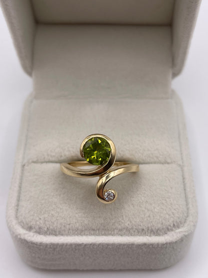 9ct gold peridot and diamond ring
