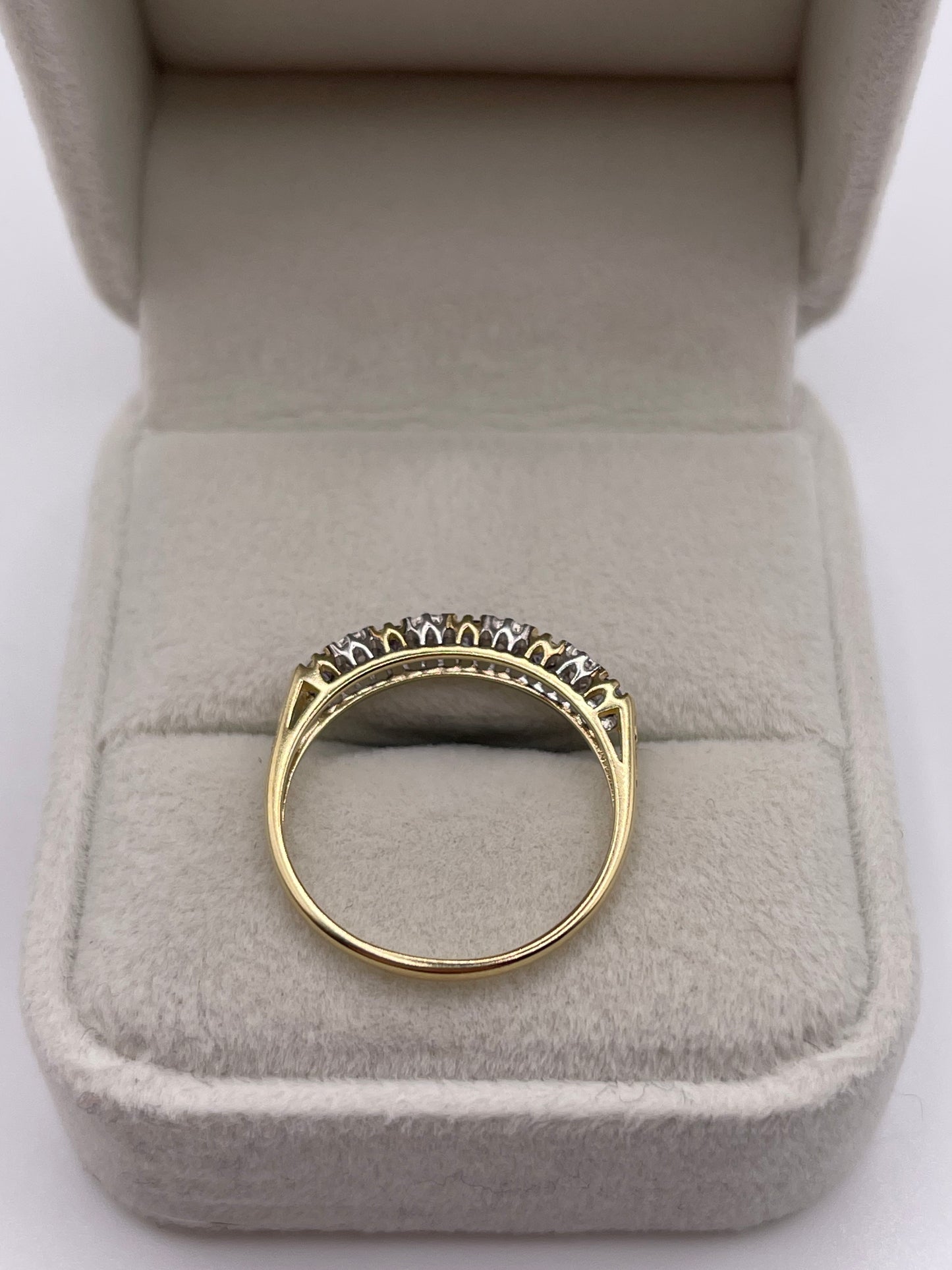 9ct gold tanzanite and diamond ring