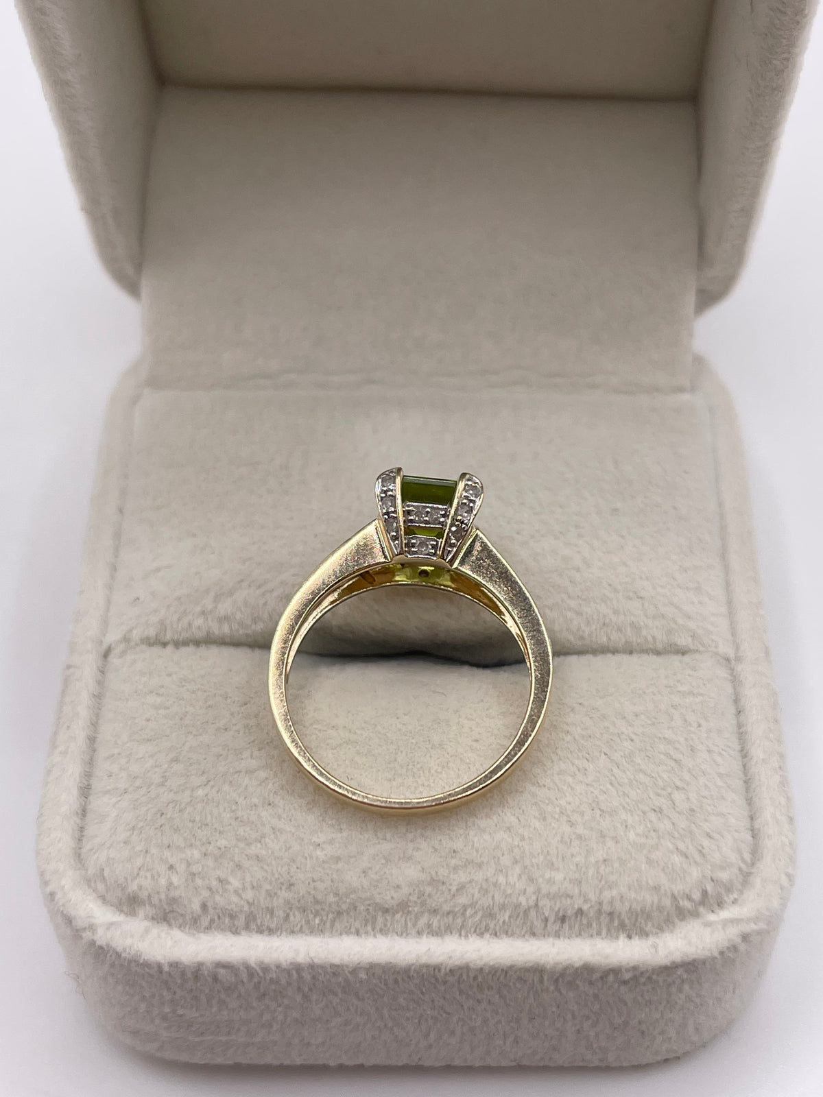 9ct gold peridot and diamond ring