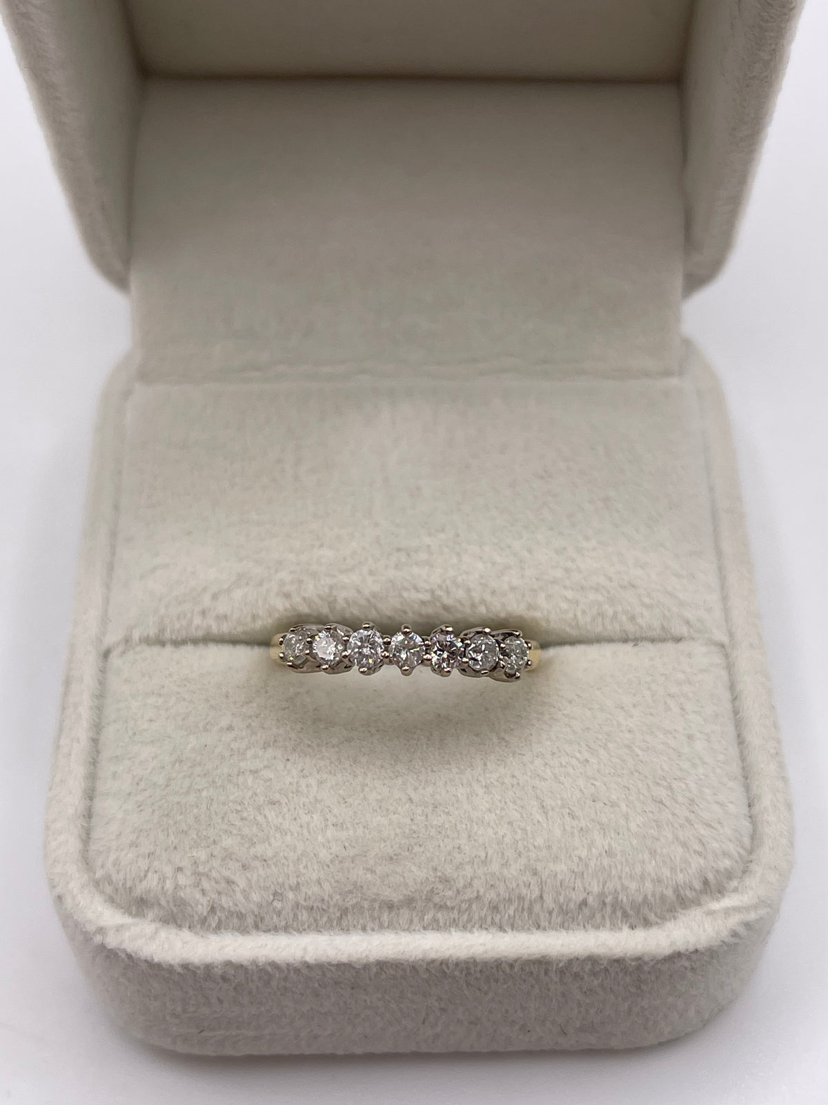 18ct gold 33 point diamond ring