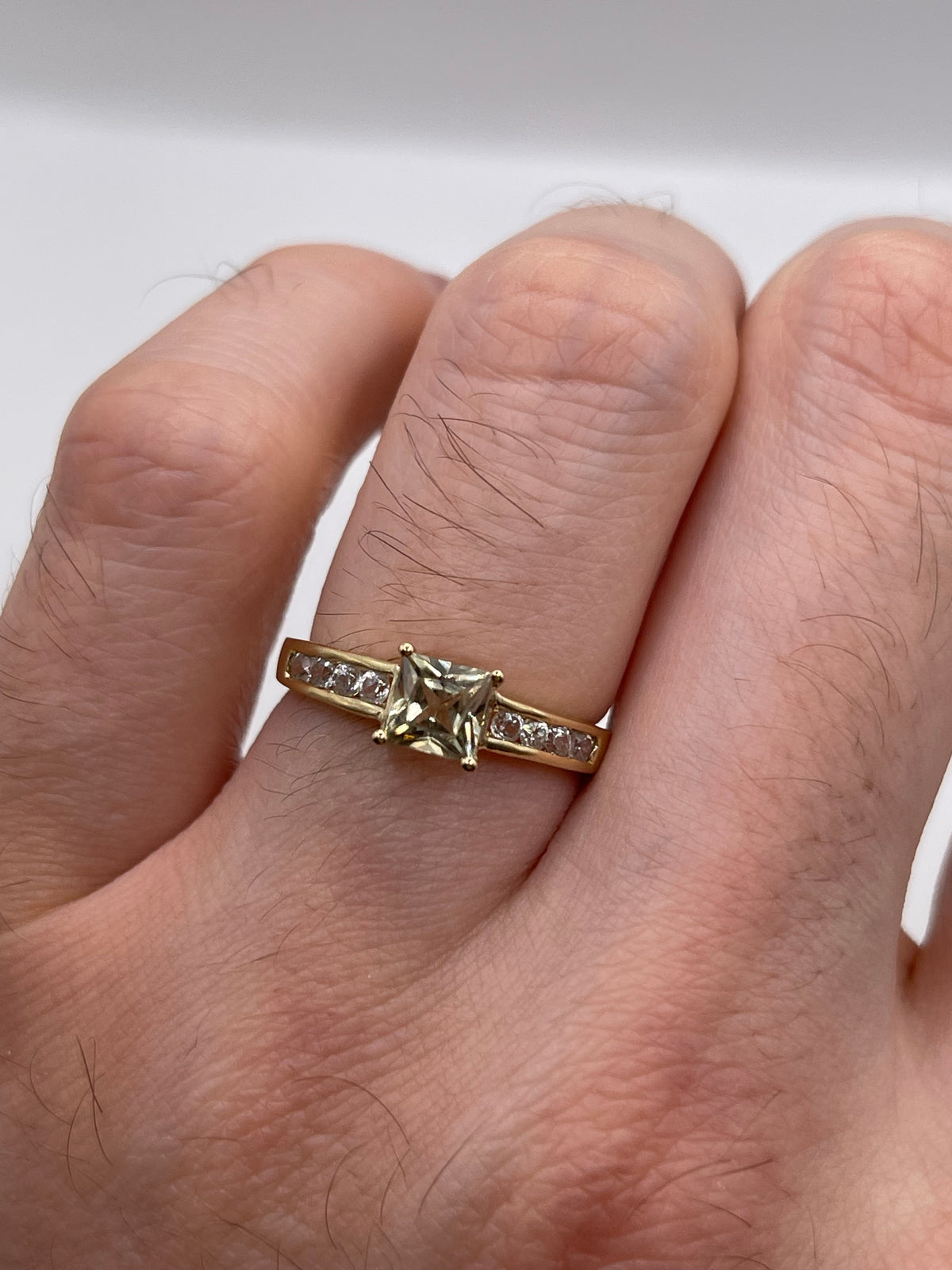 9ct gold quartz and zircon ring