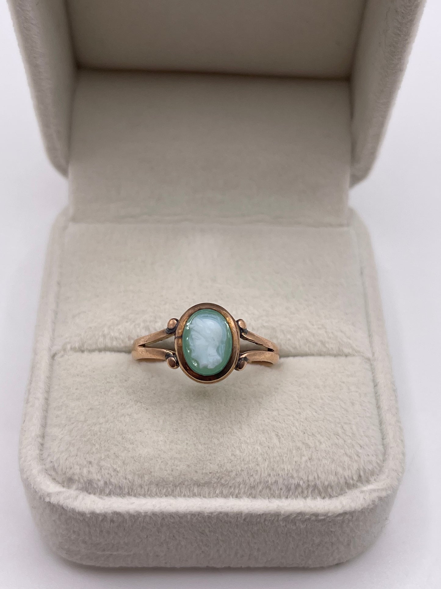Antique 9ct rose gold cameo ring
