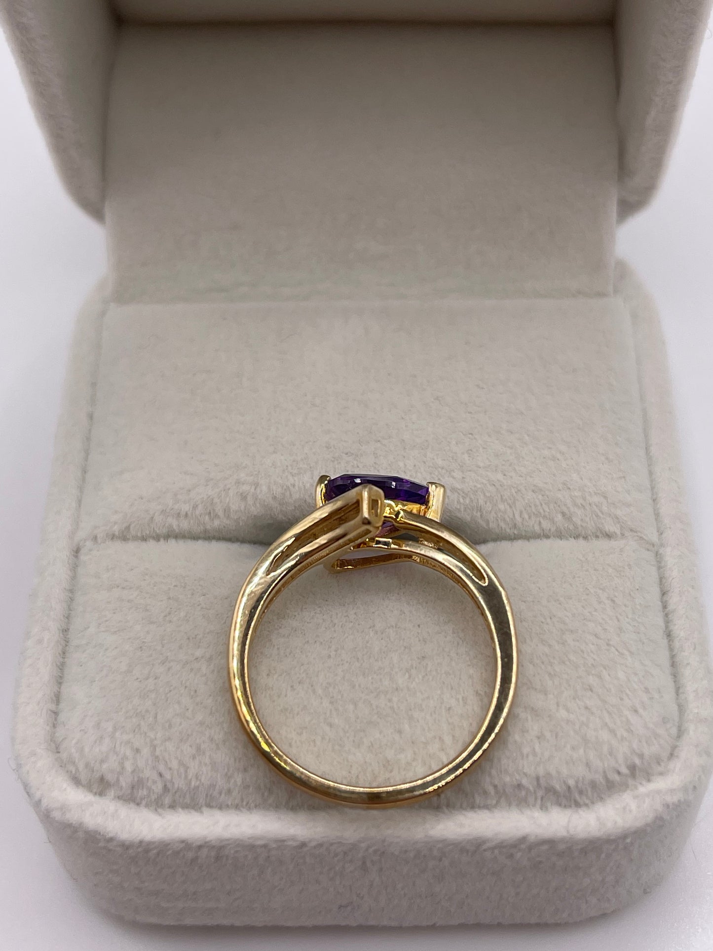 9ct gold amethyst and diamond ring