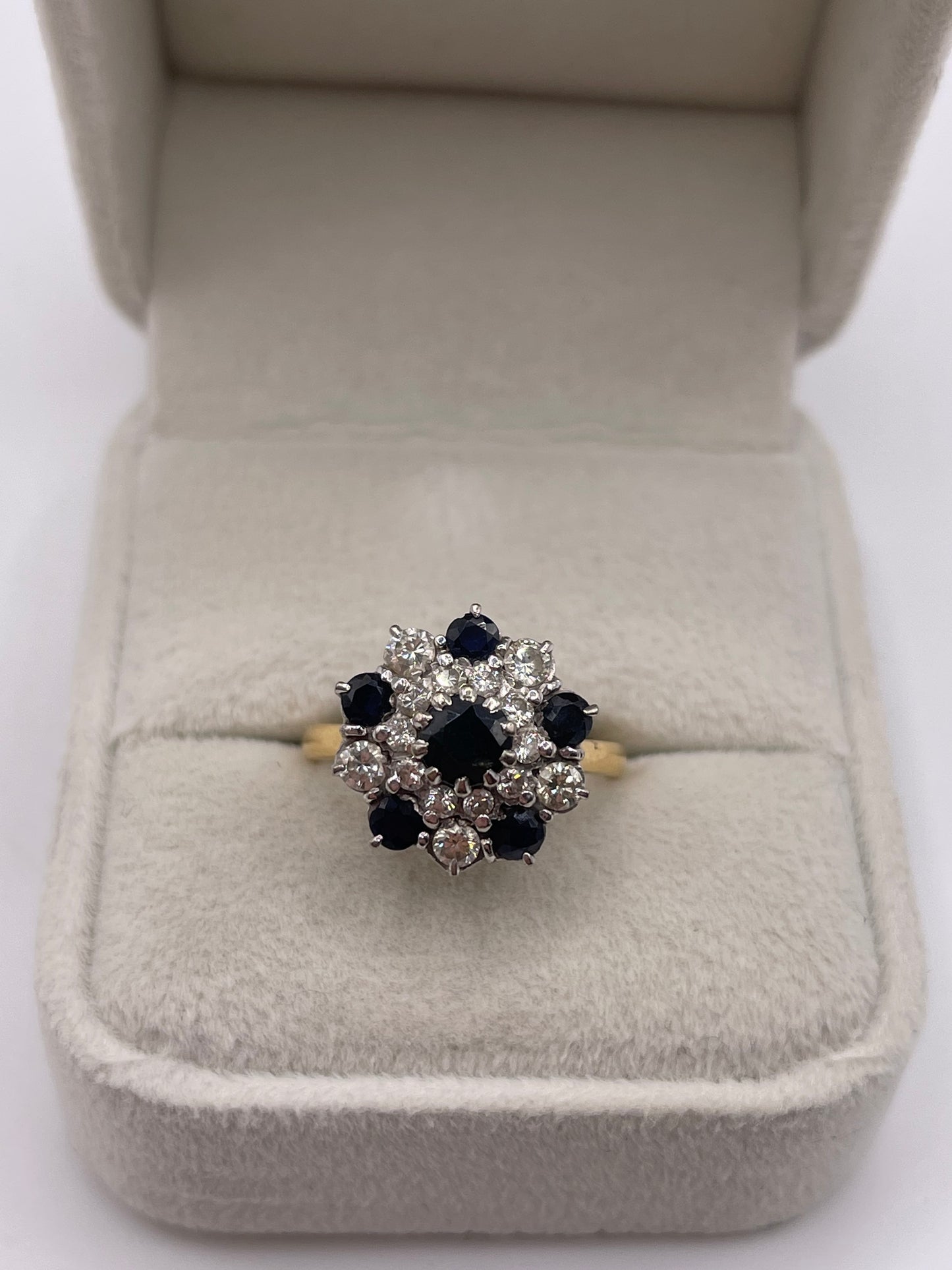 18ct gold sapphire and diamond cluster ring