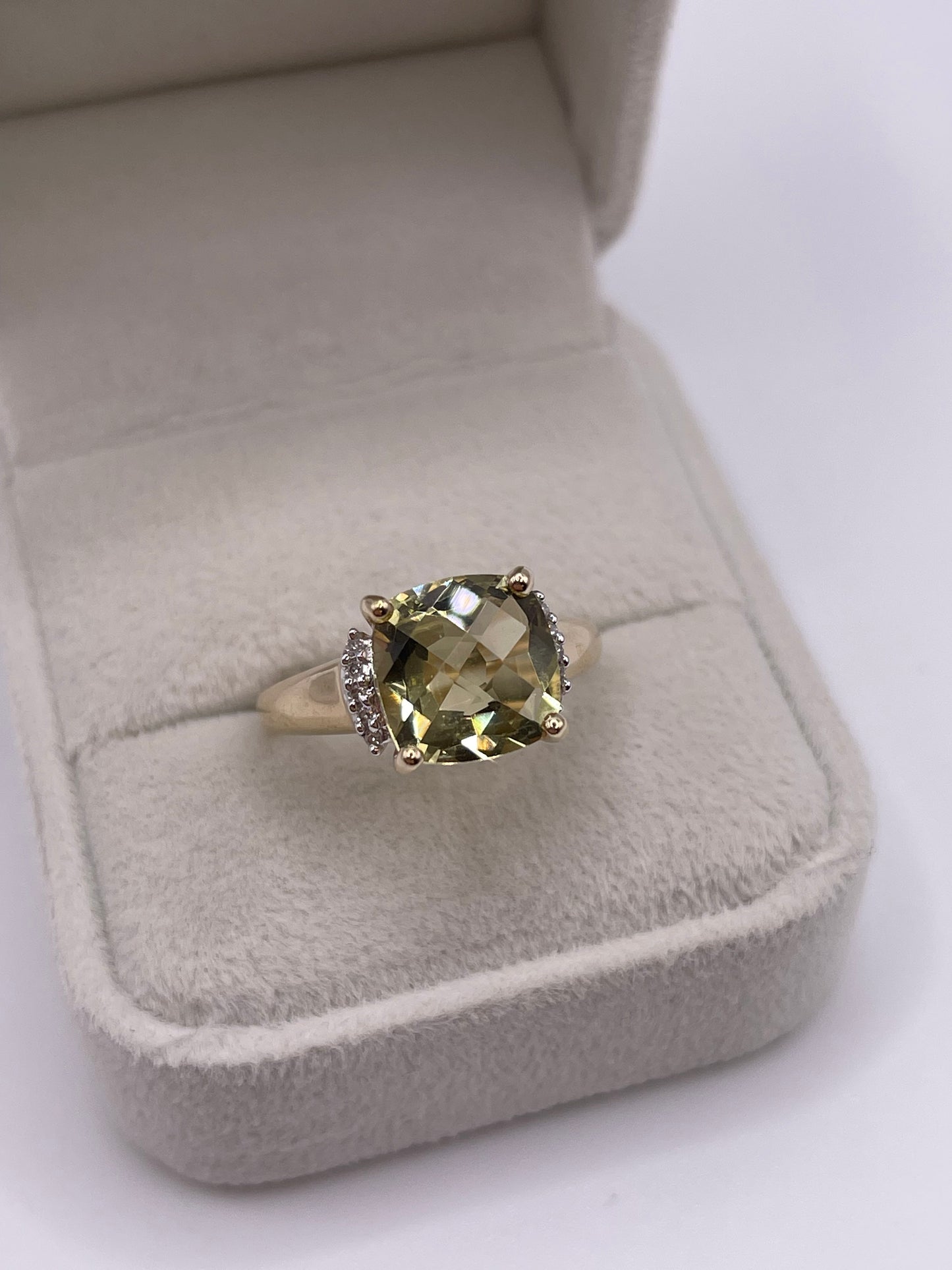 9ct gokd quartz and diamond ring