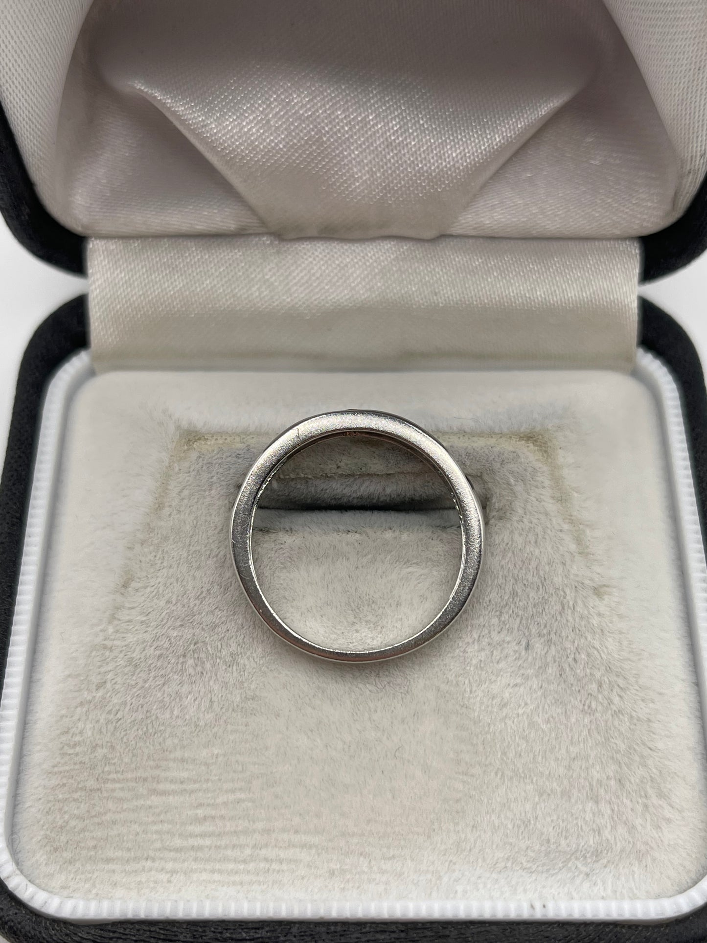 9ct white gold quartz ring
