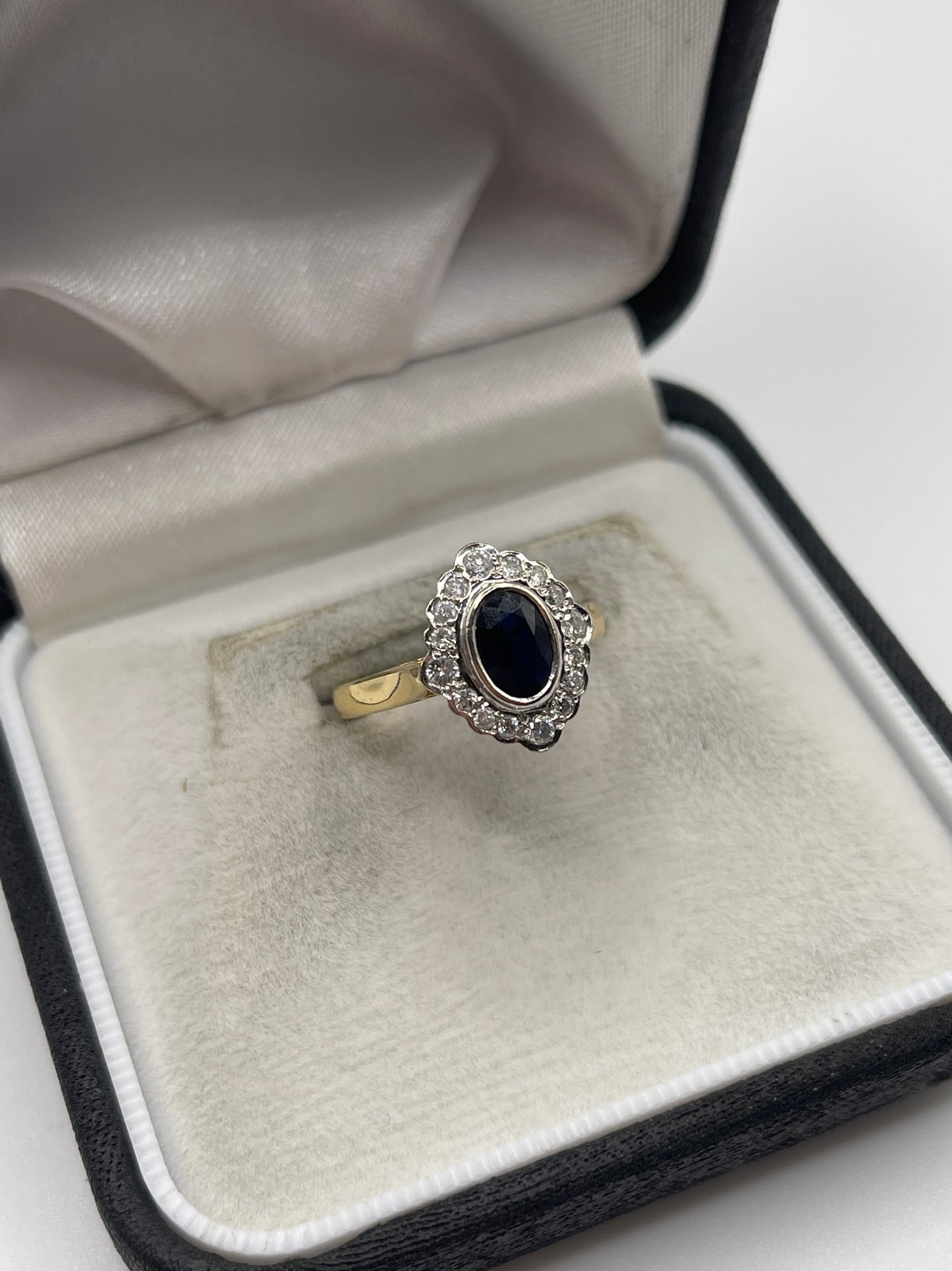 18ct gold sapphire and diamond ring